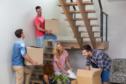 Moving truck service for homes and flats in Pimlico